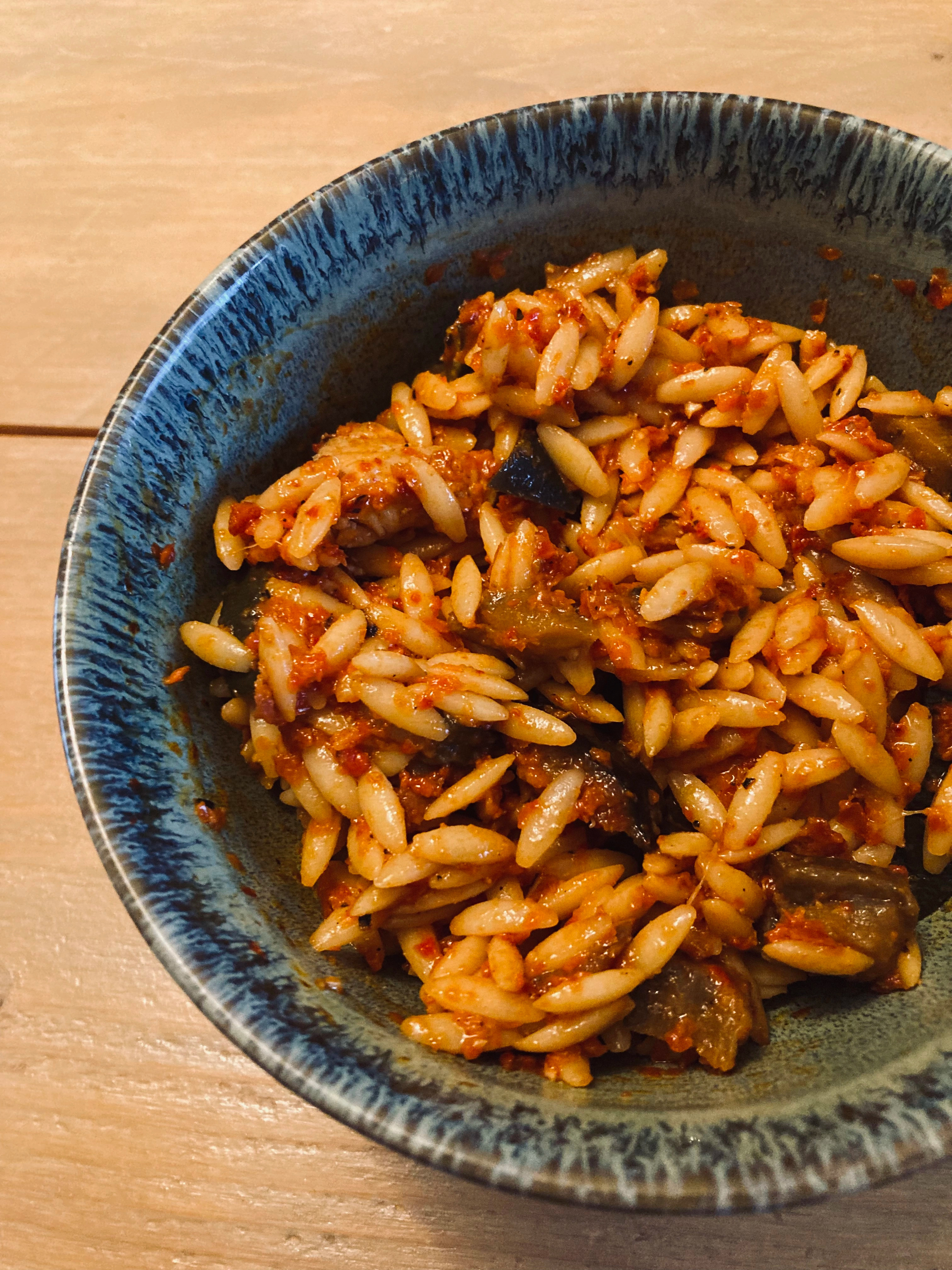 Ratatouille Orzo met geroosterde paprika
